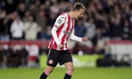 Sigue mal inicio de campaña del Aston Villa y queda fuera de la Copa de Liga