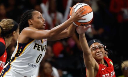 Boston anotó la canasta ganadora con 7,4 segundos restantes y Fever venció a Dream 87-85 para avanzar a las semifinales de la WNBA.