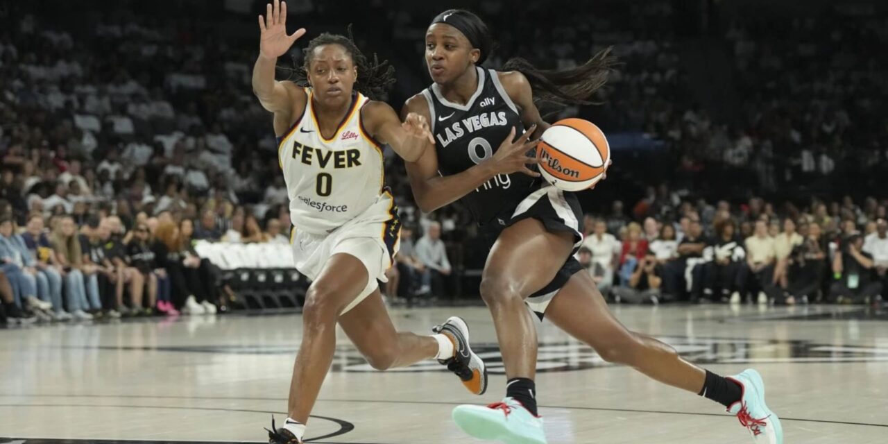 Kelsey Mitchell anota 34 puntos y lidera a Fever a una victoria sorpresa en el Juego 1 sobre Aces, 89-73