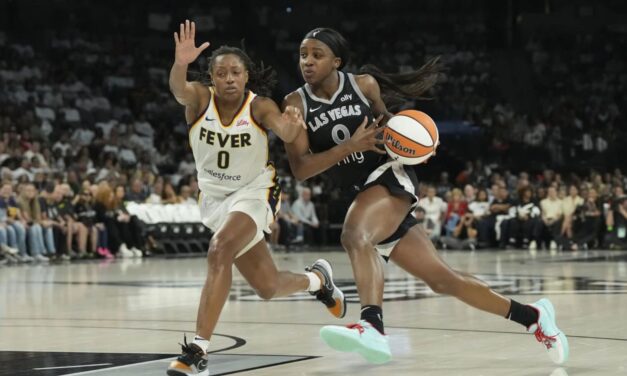 Kelsey Mitchell anota 34 puntos y lidera a Fever a una victoria sorpresa en el Juego 1 sobre Aces, 89-73