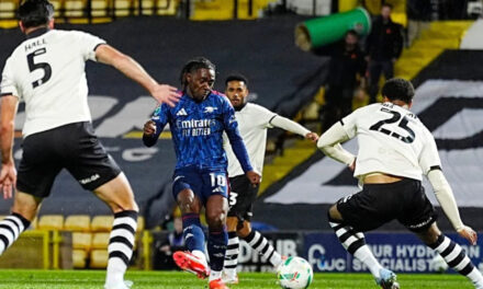 Eze anota su 1er gol con Arsenal, que gana en Copa de Liga. Avanzan Man City, Tottenham y Newcastle