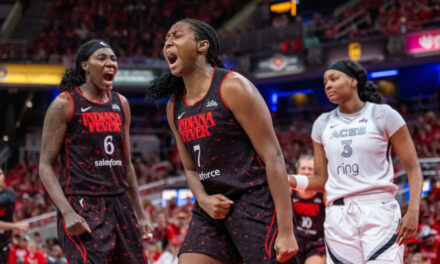 Aliyah Boston y Kelsey Mitchell lideran a Fever ante Aces por 90-83 para empatar la serie y preparar el decisivo Juego 5