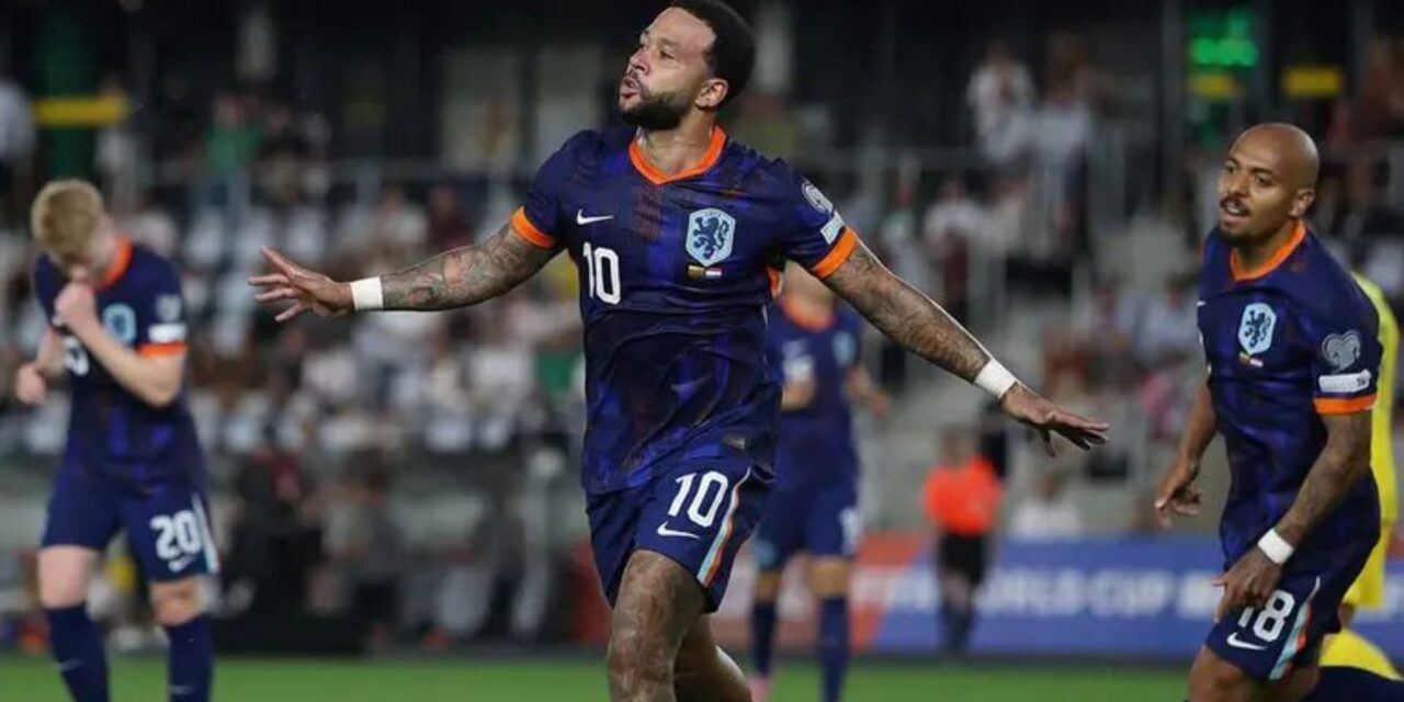 Países Bajos triunfa en Lituania con récord de Memphis Depay