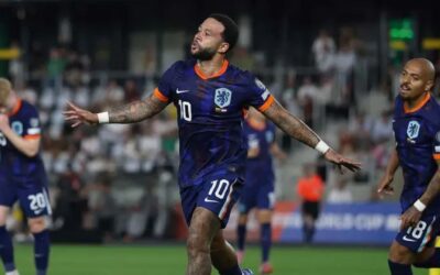 Países Bajos triunfa en Lituania con récord de Memphis Depay