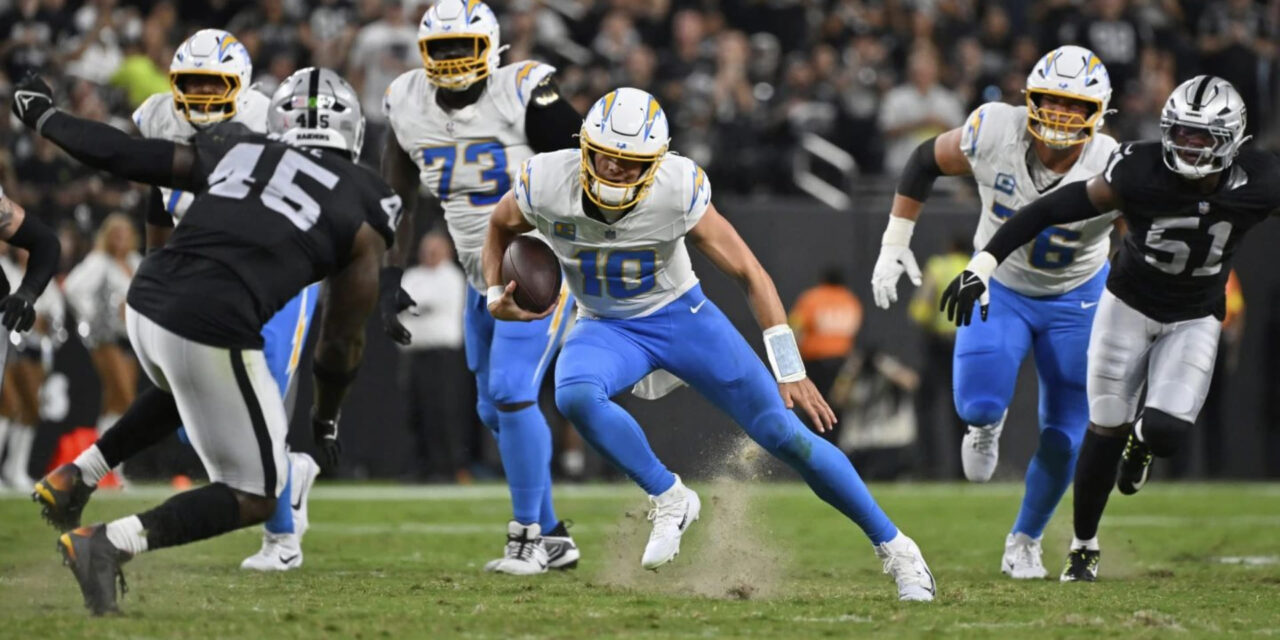 Herbert y una sólida defensiva llevan a Chargers a victoria 20-9 sobre Raiders