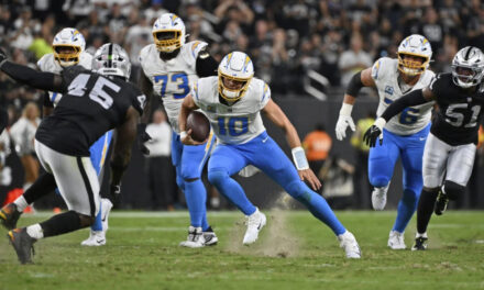 Herbert y una sólida defensiva llevan a Chargers a victoria 20-9 sobre Raiders