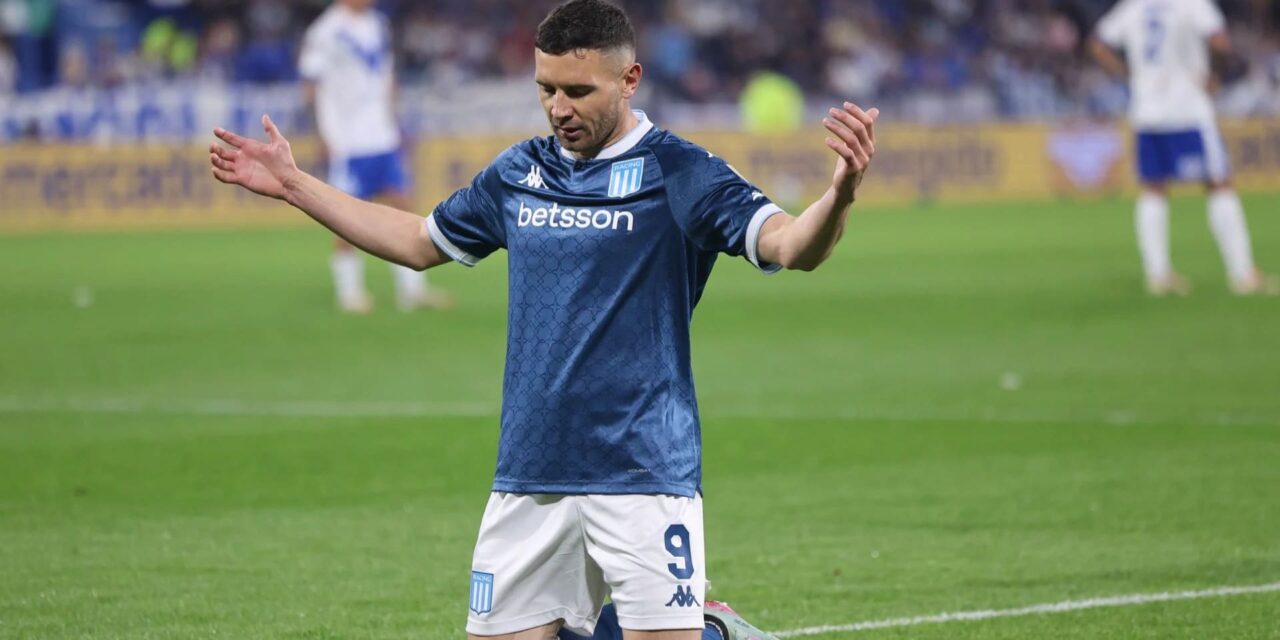 Racing saca todo el botín a Vélez