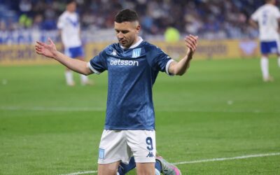 Racing saca todo el botín a Vélez