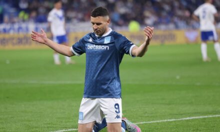 Racing saca todo el botín a Vélez