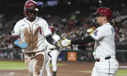 Perdomo y Gallen ayudan a Diamondbacks a acercarse a playoffs con victoria 8-1 sobre Gigantes