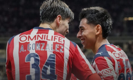 Chivas vence a Necaxa en regreso de Fernando Gago
