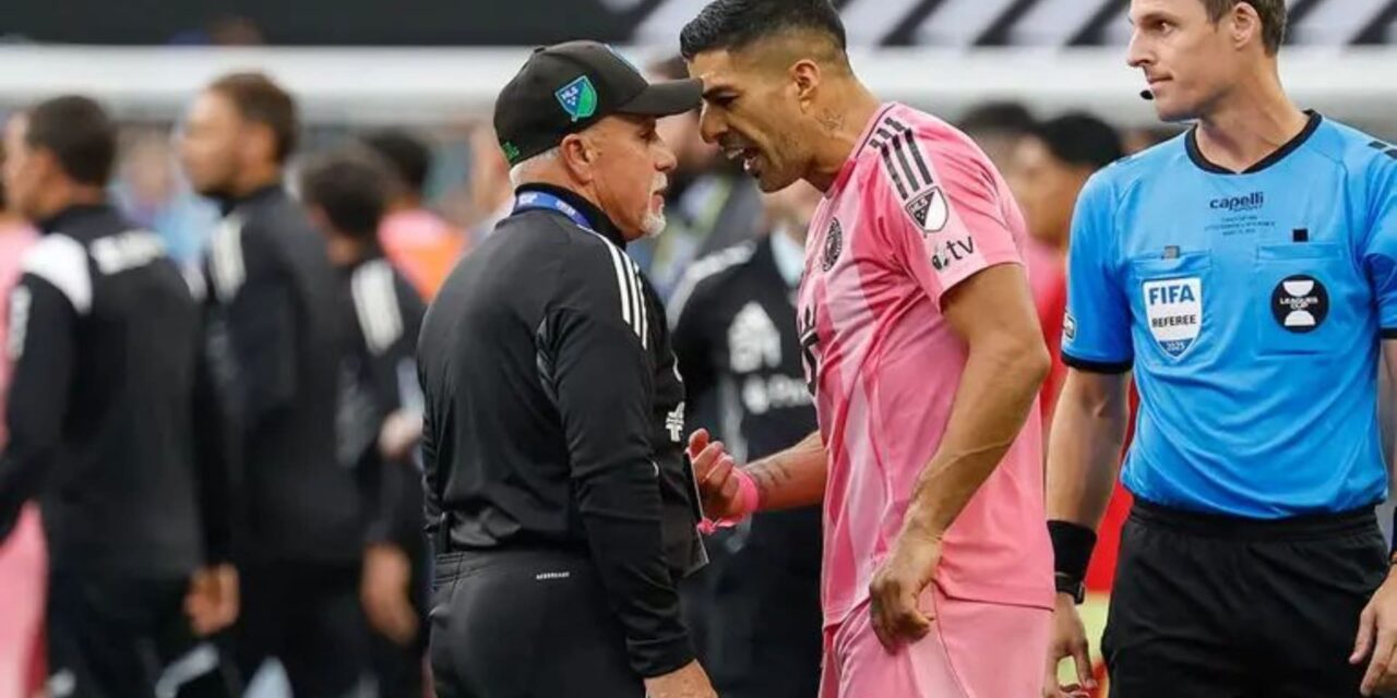 Castigan a Luis Suárez tras escupir