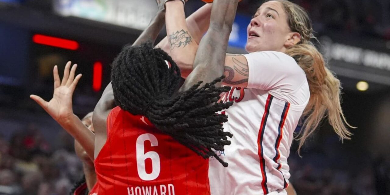Natasha Howard anota 17 puntos y Fever vence a Mystics 84-65 y asegura un lugar en los playoffs