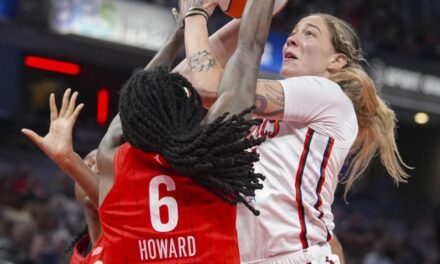 Natasha Howard anota 17 puntos y Fever vence a Mystics 84-65 y asegura un lugar en los playoffs