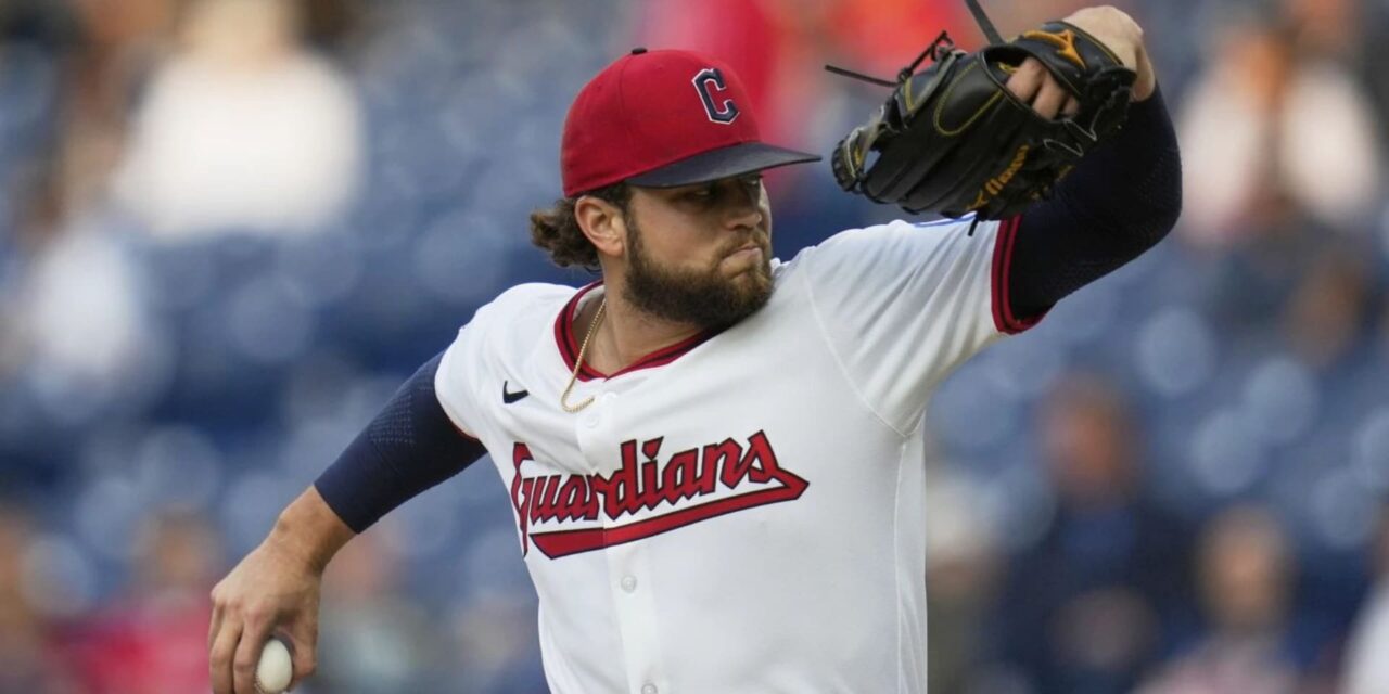 Guardianes aplastan a los Reales 10-2 y se mantienen en la pelea por el comodín