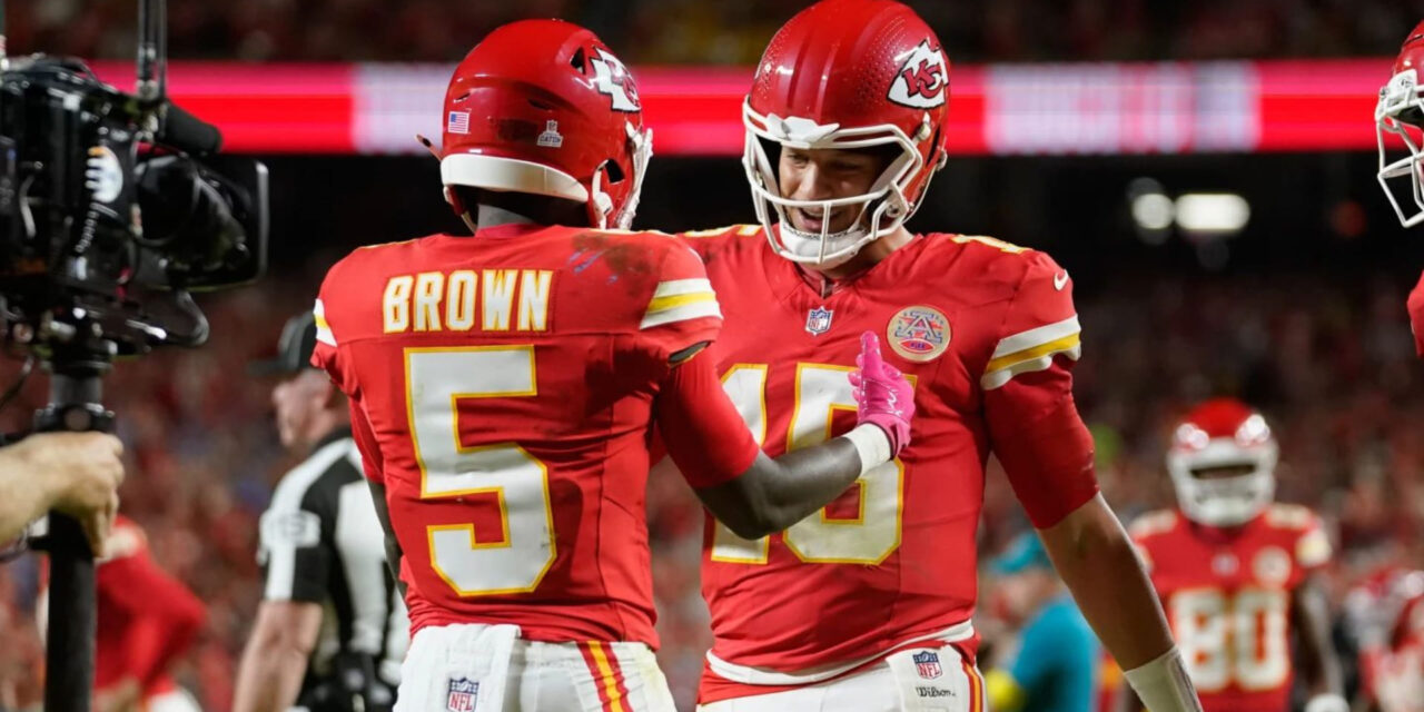Mahomes lidera a los Chiefs en victoria 30-17 sobre Lions; pelea estalla al final