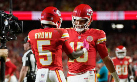 Mahomes lidera a los Chiefs en victoria 30-17 sobre Lions; pelea estalla al final