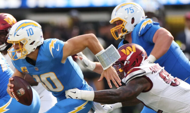 Los Commanders remontan con 27 puntos seguidos y vencen a los Chargers 27-10