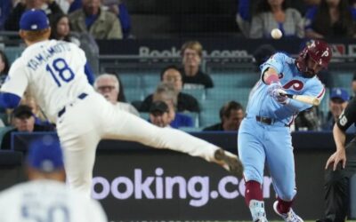 Schwarber se destapa con dos jonrones y los Filis vencen 8-2 a Dodgers para evitar la barrida