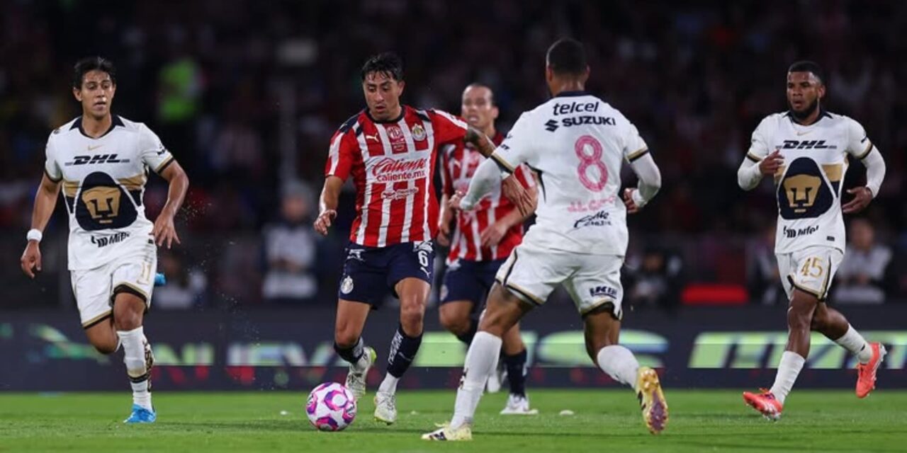 Pumas pierde ante Chivas en los últimos minutos 