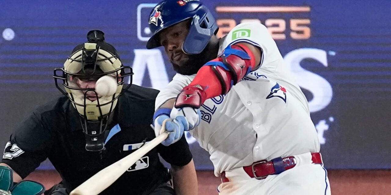 Guerrero pega su 6to jonrón en playoffs y Azulejos vencen 6-2 a Marineros para forzar juego decisivo