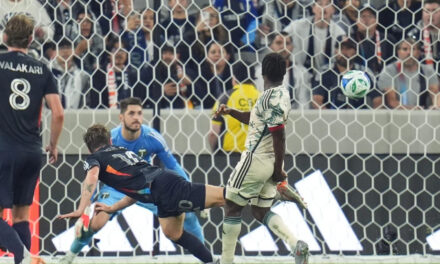 Valakari y Dreyer lideran a San Diego a la victoria por 2-1 sobre los Timbers en el primer partido de postemporada del club.