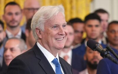 Mark Walter finaliza la compra de la mayoría de acciones de los Lakers