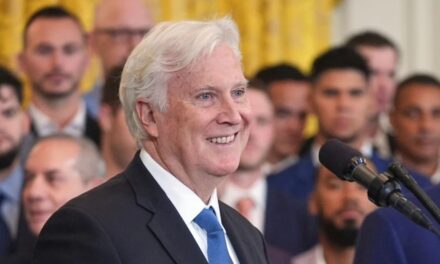 Mark Walter finaliza la compra de la mayoría de acciones de los Lakers