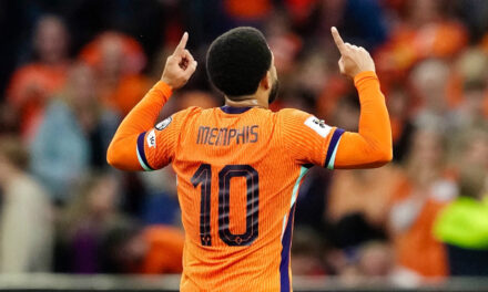 Depay vuelve a brillar para Países Bajos