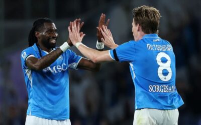 Kevin De Bruyne sale lesionado tras marcar penal en victoria 3-1 del Napoli sobre Inter