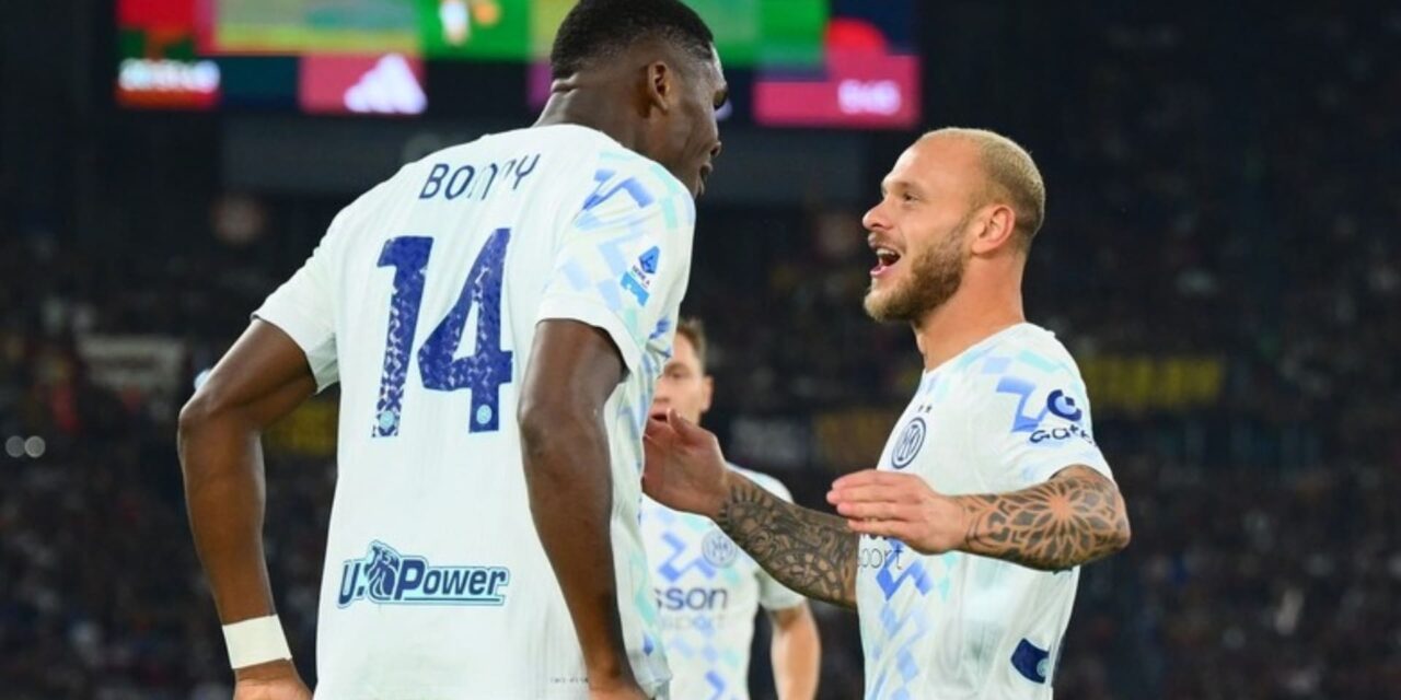 Napoli pierde ante Torino tras decisión tardía del VAR e Inter vence a la Roma