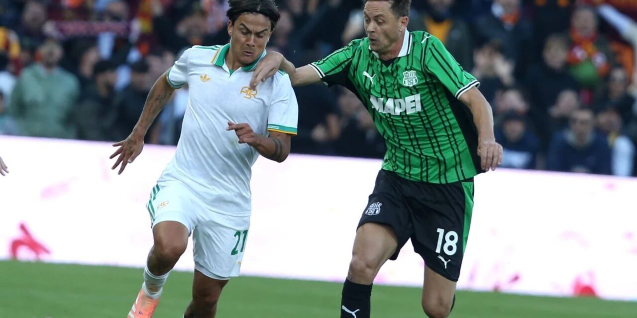 Dybala anota su primer gol en liga desde febrero y lleva a la Roma a la cima de la Serie A