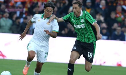 Dybala anota su primer gol en liga desde febrero y lleva a la Roma a la cima de la Serie A