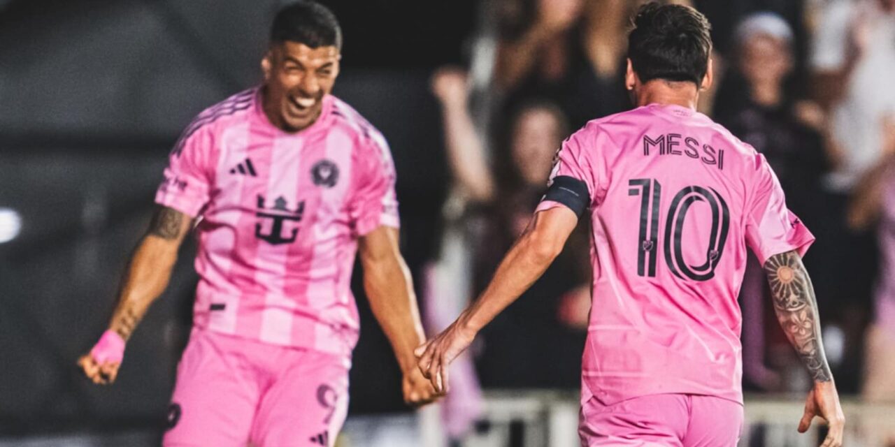 Messi recibe trofeo y anota 2 goles para que Inter Miami venza 3-1 a Nashville en playoffs