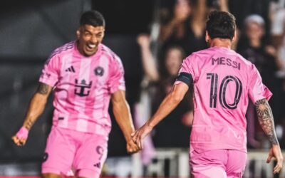 Messi recibe trofeo y anota 2 goles para que Inter Miami venza 3-1 a Nashville en playoffs
