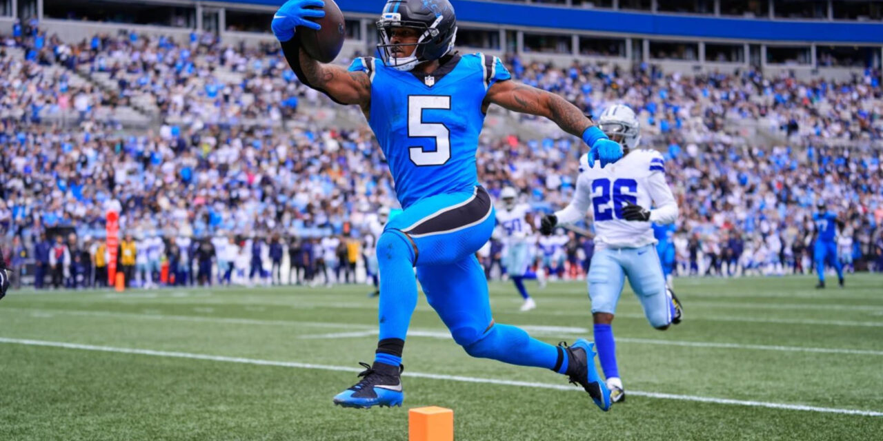 Dowdle logra 239 yardas ante su exequipo; Panthers vencen a Cowboys con gol de campo al final