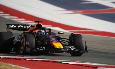 Verstappen vuelve a superar a los McLaren y sigue animando el Mundial