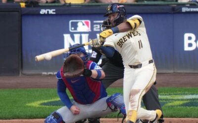 Brewers toman ventaja tempranera y vencen 9-3 a Cubs en juego 1 de la Serie Divisional