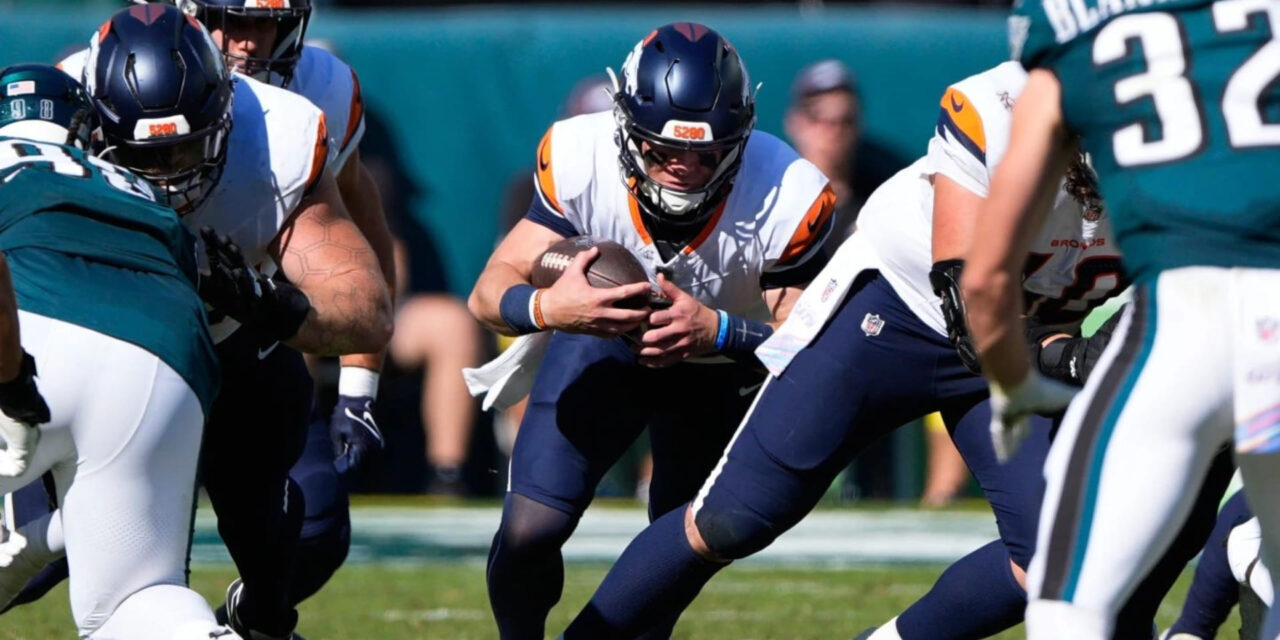 Broncos remontan 14 puntos y propinan a Eagles su primera derrota de la temporada, 21-17