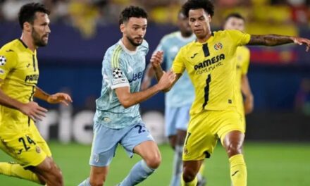 El Villarreal celebra por todo lo alto un empate de último minuto