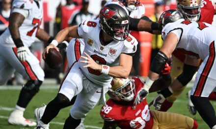 Baker Mayfield lanza dos pases de touchdown y los Buccaneers derrotan 30-19 a los 49ers
