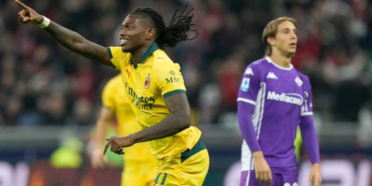 Rafael Leão lleva al AC Milan a la cima de la Serie en victoria ante la Fiorentina
