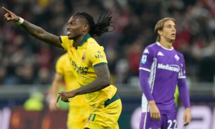 Rafael Leão lleva al AC Milan a la cima de la Serie en victoria ante la Fiorentina