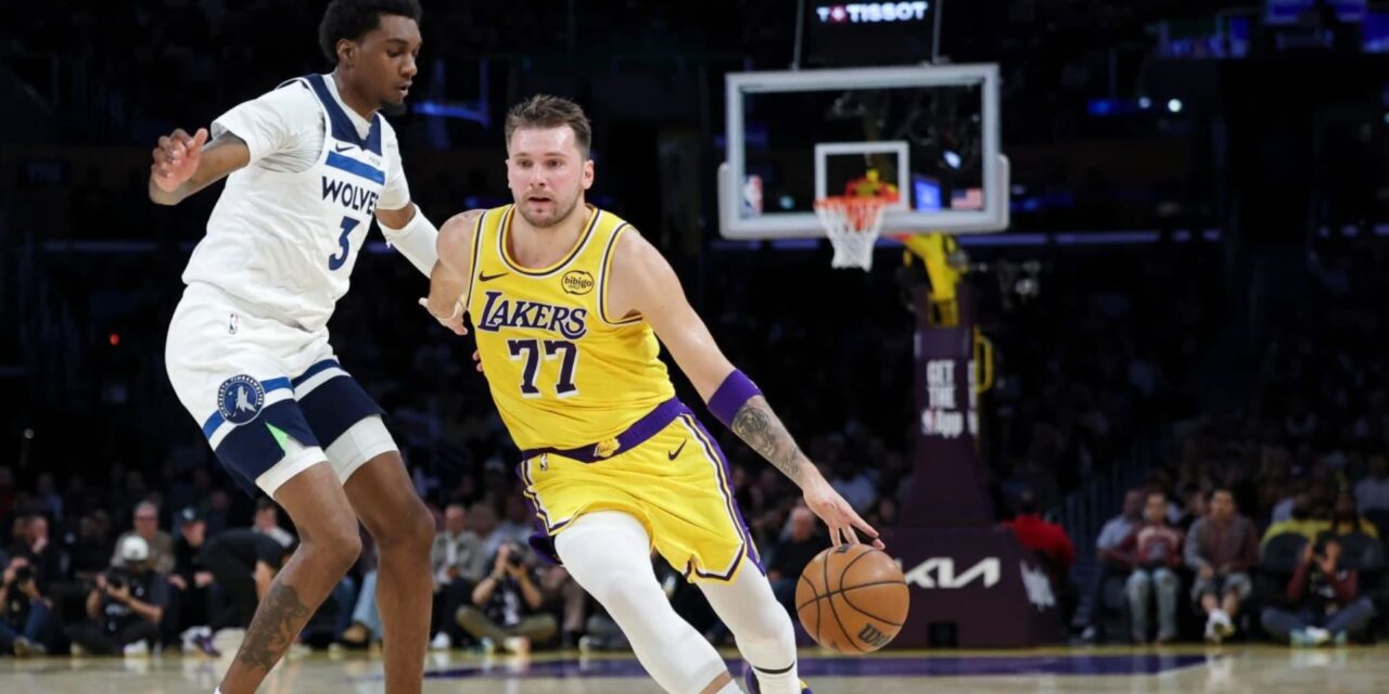 Luka Doncic anota 49 puntos en la victoria 128-110 de los Lakers sobre Timberwolves