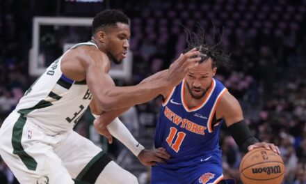 Antetokounmpo anota 37 puntos, Rollins suma 25 en la victoria de los Bucks por 121-111 sobre los Knicks