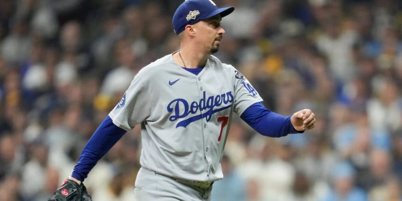 Snell espectacular y los Dodgers resisten en la novena entrada para vencer a los Brewers 2-1 en el primer partido de la NLCS