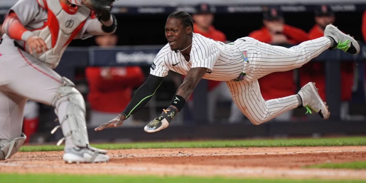 Los Yankees obligan un tercer juego ante Boston gracias a las piernas y guante de Chisholm