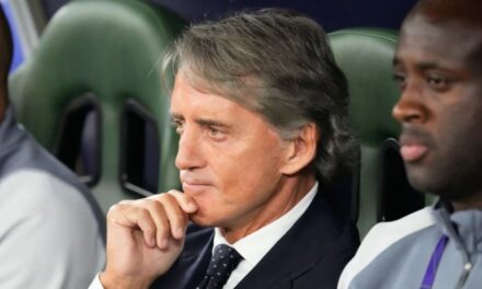 Exentrenador de Italia Roberto Mancini dirigirá al club catarí Al-Sadd