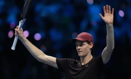Jannik Sinner vence a Alex de Minaur y va por el campeonato de las Finales ATP