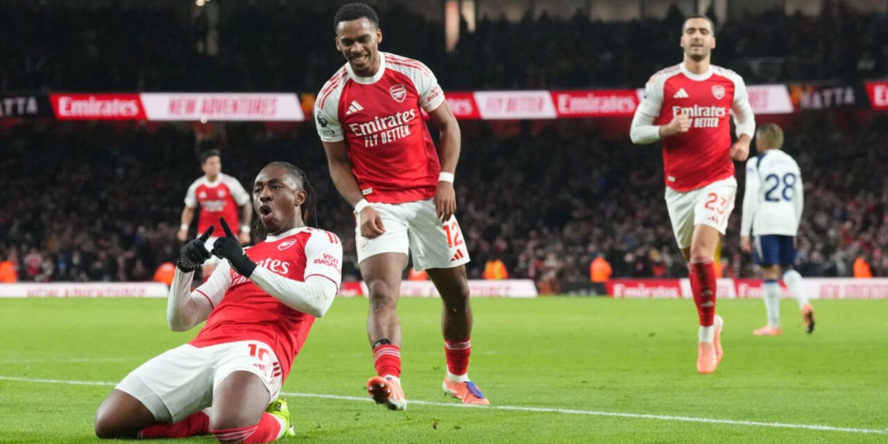 Arsenal vence al Tottenham para tomar una ventaja de 6 puntos en la Liga Premier